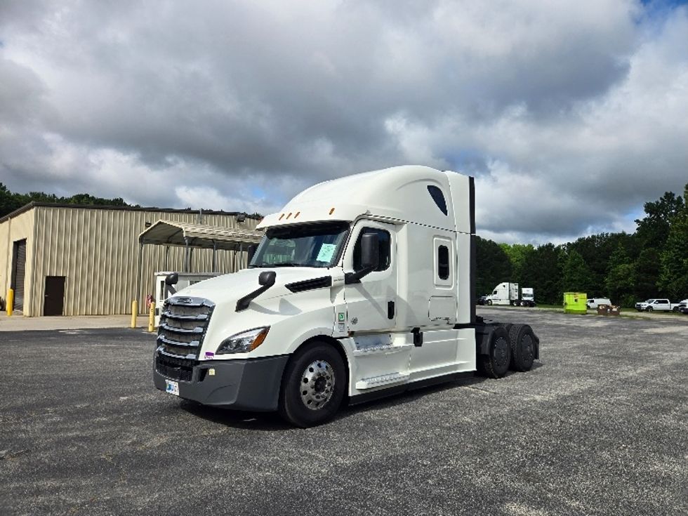 Sleeper Tractor-Heavy Duty Tractors-Freightliner-2020-T12664ST-Forest Park-GA-551,800\n\t\tmiles-$ 61,500 - Image 3