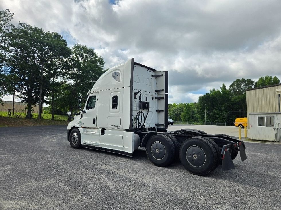 Sleeper Tractor-Heavy Duty Tractors-Freightliner-2020-T12664ST-Forest Park-GA-551,800\n\t\tmiles-$ 61,500 - Image 5