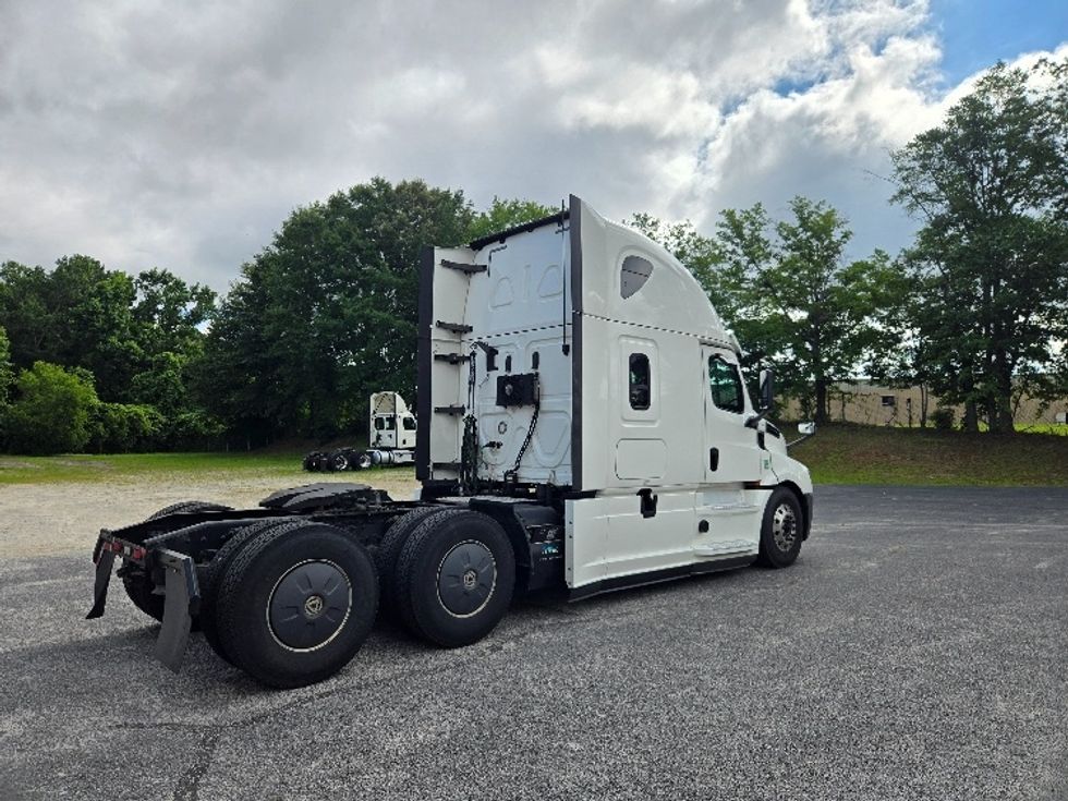 Sleeper Tractor-Heavy Duty Tractors-Freightliner-2020-T12664ST-Forest Park-GA-551,800\n\t\tmiles-$ 61,500 - Image 7