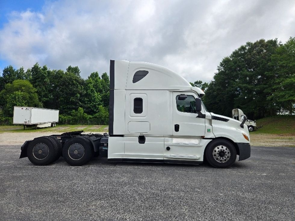 Sleeper Tractor-Heavy Duty Tractors-Freightliner-2020-T12664ST-Forest Park-GA-551,800\n\t\tmiles-$ 61,500 - Image 8