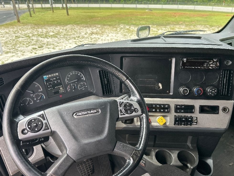Sleeper Tractor-Heavy Duty Tractors-Freightliner-2020-T12664ST-Forest Park-GA-614,092\n\t\tmiles-$ 60,750 - Image 11