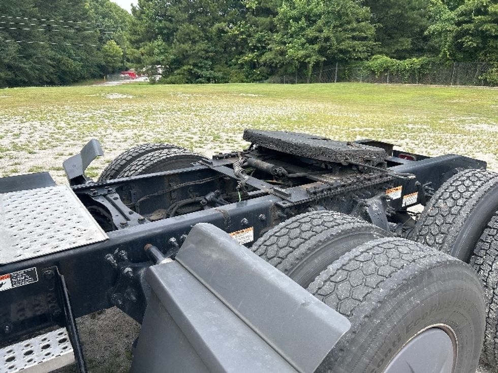 Sleeper Tractor-Heavy Duty Tractors-Freightliner-2020-T12664ST-Forest Park-GA-614,092\n\t\tmiles-$ 60,750 - Image 24