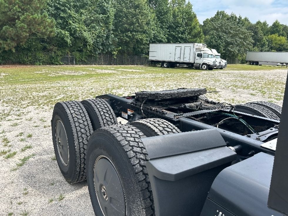 Sleeper Tractor-Heavy Duty Tractors-Freightliner-2020-T12664ST-Forest Park-GA-614,092\n\t\tmiles-$ 60,750 - Image 26