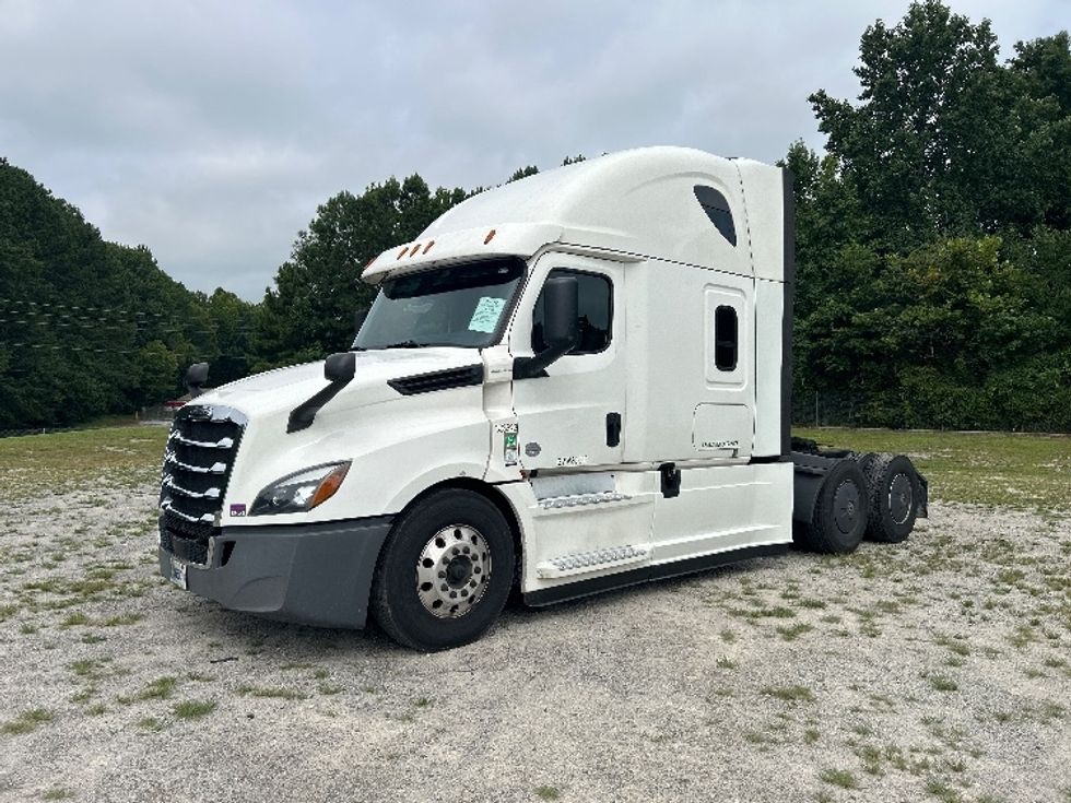Sleeper Tractor-Heavy Duty Tractors-Freightliner-2020-T12664ST-Forest Park-GA-614,092\n\t\tmiles-$ 60,750 - Image 3