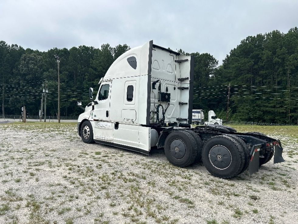 Sleeper Tractor-Heavy Duty Tractors-Freightliner-2020-T12664ST-Forest Park-GA-614,092\n\t\tmiles-$ 60,750 - Image 5