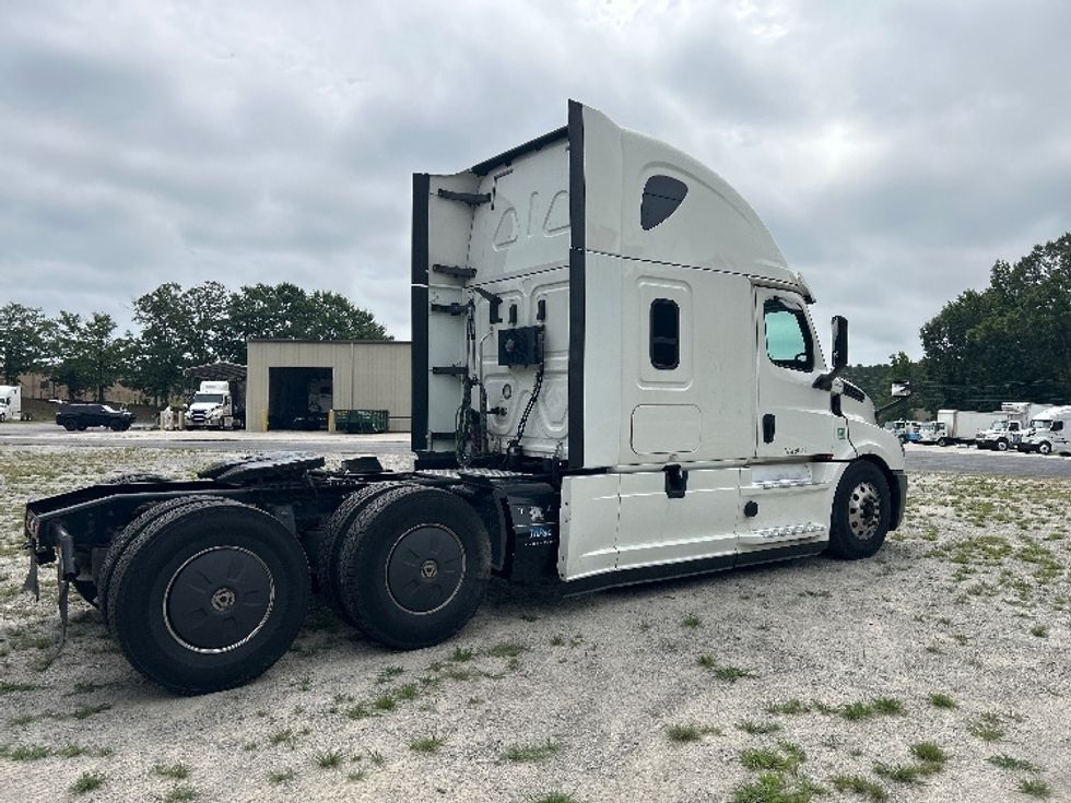 Sleeper Tractor-Heavy Duty Tractors-Freightliner-2020-T12664ST-Forest Park-GA-614,092\n\t\tmiles-$ 60,750 - Image 7