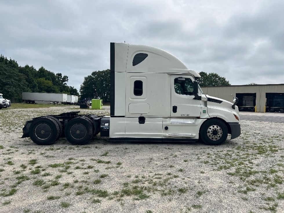 Sleeper Tractor-Heavy Duty Tractors-Freightliner-2020-T12664ST-Forest Park-GA-614,092\n\t\tmiles-$ 60,750 - Image 8