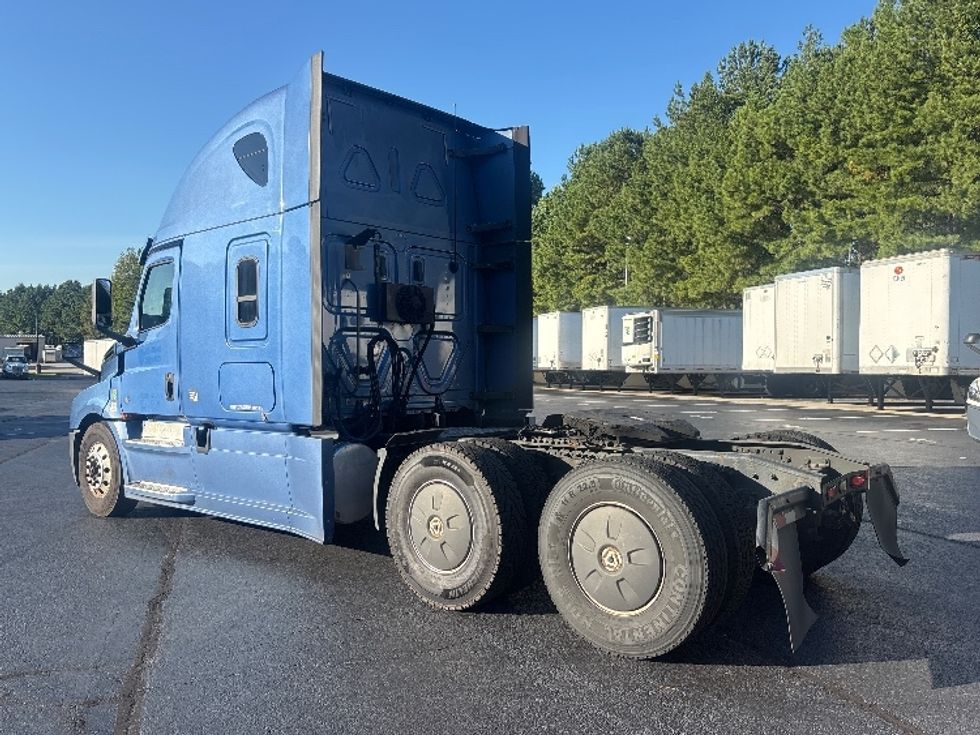 Sleeper Tractor-Heavy Duty Tractors-Freightliner-2020-T12664ST-Forest Park-GA-619,601\n\t\tmiles-$ 63,250 - Image 5
