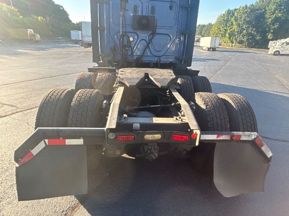 Sleeper Tractor-Heavy Duty Tractors-Freightliner-2020-T12664ST-Forest Park-GA-619,601\n\t\tmiles-$ 63,250 - Image 6