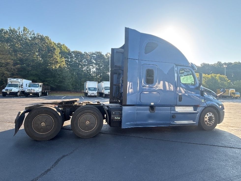 Sleeper Tractor-Heavy Duty Tractors-Freightliner-2020-T12664ST-Forest Park-GA-619,601\n\t\tmiles-$ 63,250 - Image 7