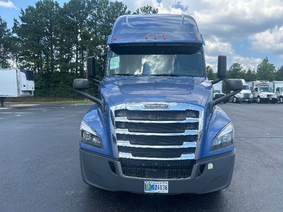 Sleeper Tractor-Heavy Duty Tractors-Freightliner-2020-T12664ST-Forest Park-GA-635,792\n\t\tmiles-$ 60,000 - Image 2