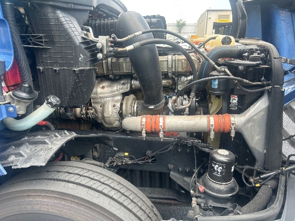 Sleeper Tractor-Heavy Duty Tractors-Freightliner-2020-T12664ST-Forest Park-GA-635,792\n\t\tmiles-$ 60,000 - Image 20