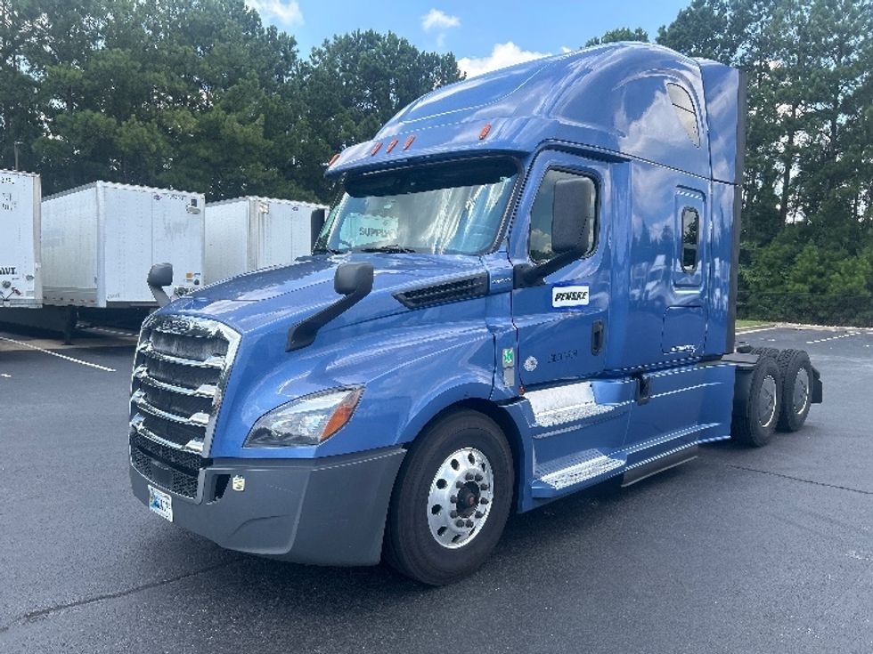 Sleeper Tractor-Heavy Duty Tractors-Freightliner-2020-T12664ST-Forest Park-GA-635,792\n\t\tmiles-$ 60,000 - Image 3