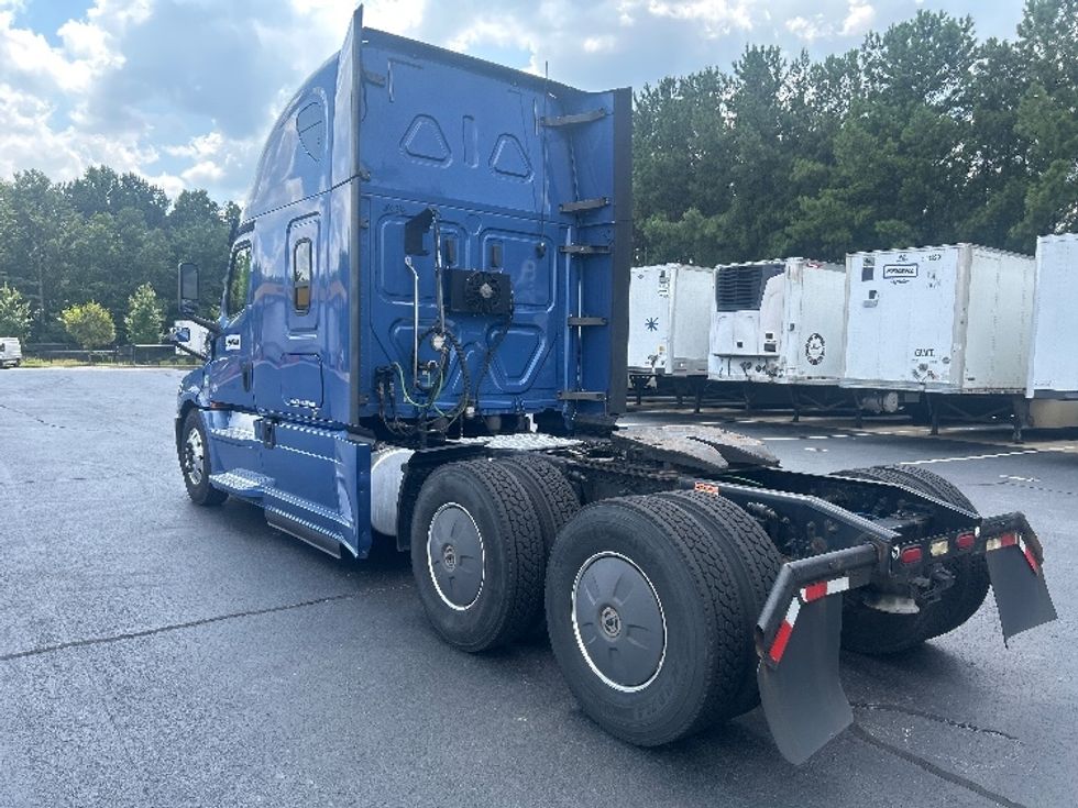 Sleeper Tractor-Heavy Duty Tractors-Freightliner-2020-T12664ST-Forest Park-GA-635,792\n\t\tmiles-$ 60,000 - Image 5