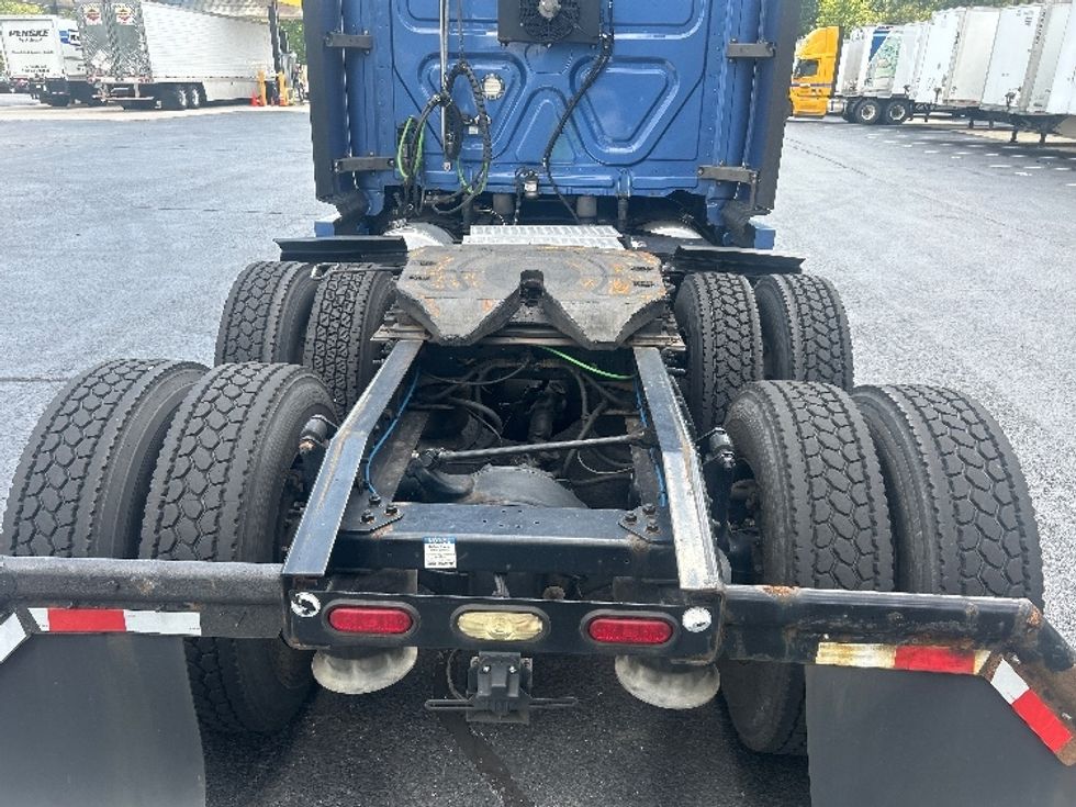 Sleeper Tractor-Heavy Duty Tractors-Freightliner-2020-T12664ST-Forest Park-GA-635,792\n\t\tmiles-$ 60,000 - Image 6