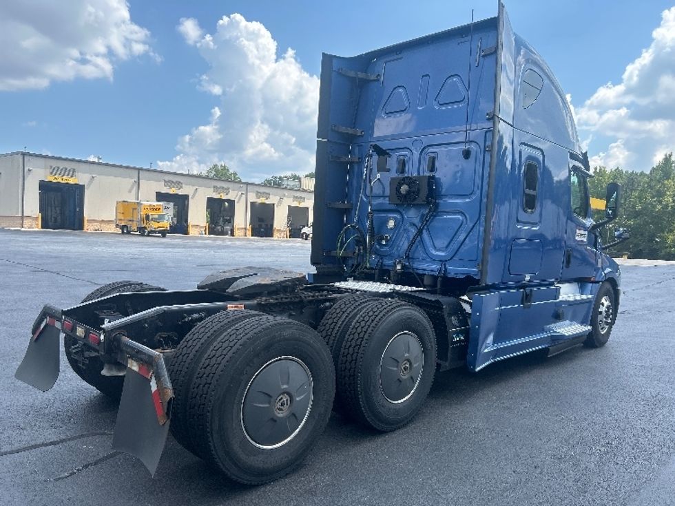 Sleeper Tractor-Heavy Duty Tractors-Freightliner-2020-T12664ST-Forest Park-GA-635,792\n\t\tmiles-$ 60,000 - Image 7