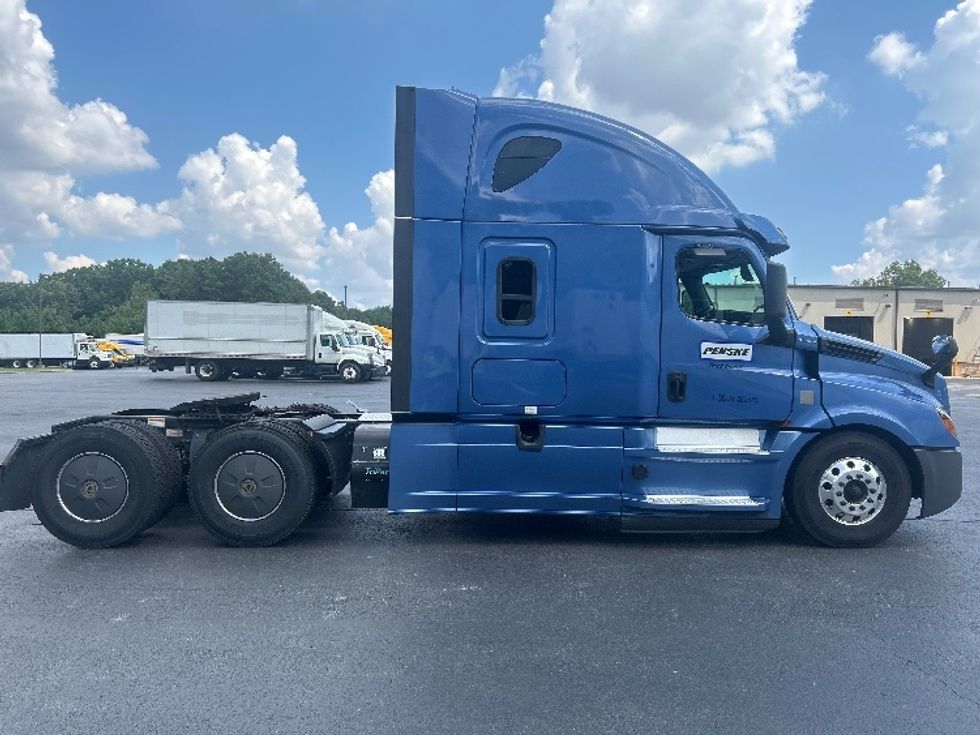 Sleeper Tractor-Heavy Duty Tractors-Freightliner-2020-T12664ST-Forest Park-GA-635,792\n\t\tmiles-$ 60,000 - Image 8