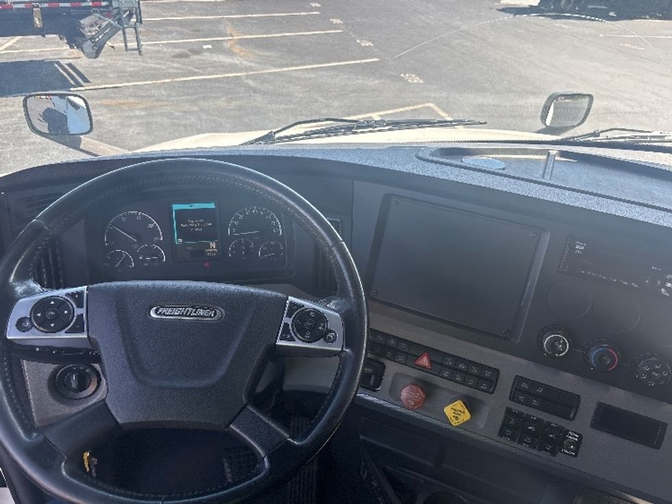 Sleeper Tractor-Heavy Duty Tractors-Freightliner-2020-T12664ST-Forest Park-GA-665,270\n\t\tmiles-$ 58,250 - Image 11