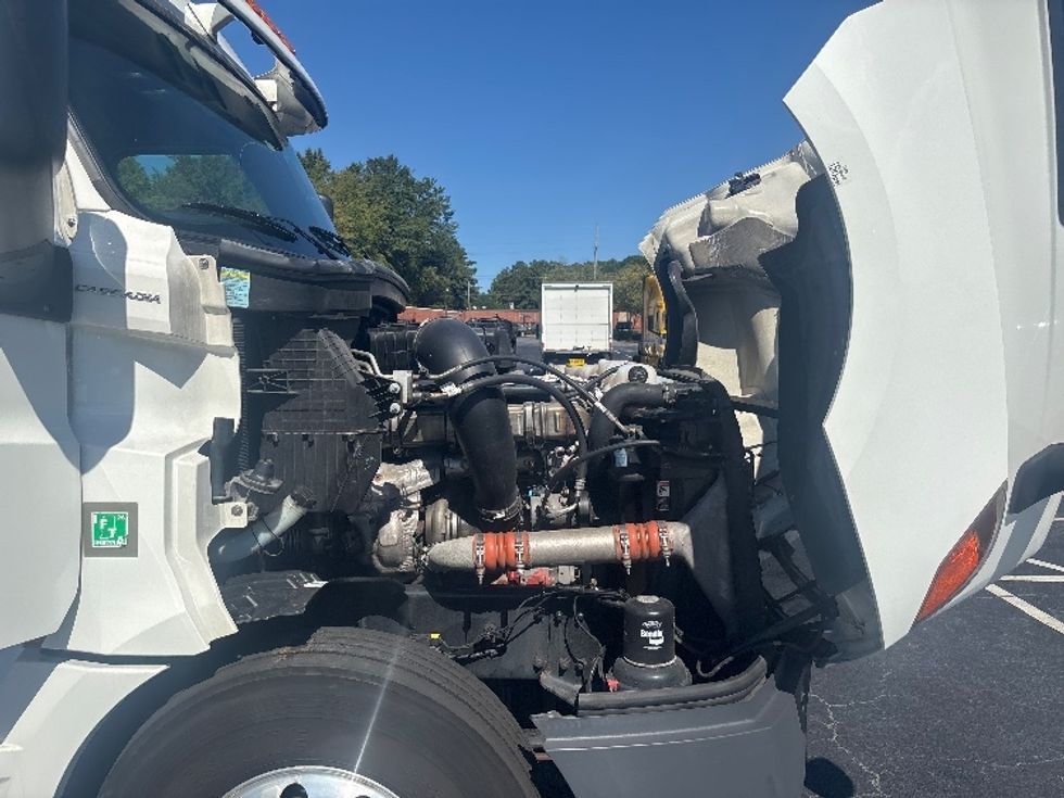 Sleeper Tractor-Heavy Duty Tractors-Freightliner-2020-T12664ST-Forest Park-GA-665,270\n\t\tmiles-$ 58,250 - Image 19