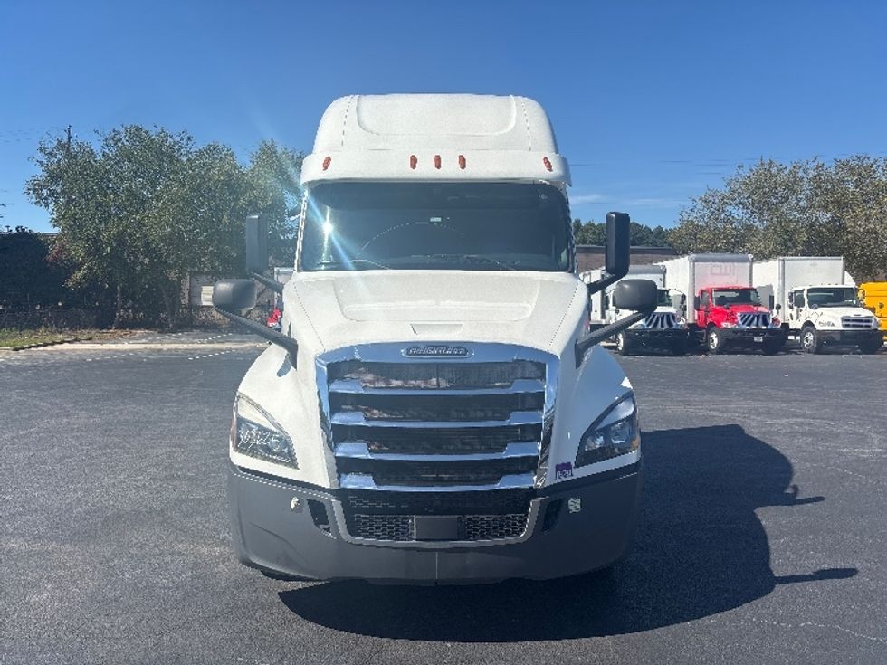 Sleeper Tractor-Heavy Duty Tractors-Freightliner-2020-T12664ST-Forest Park-GA-665,270\n\t\tmiles-$ 58,250 - Image 2