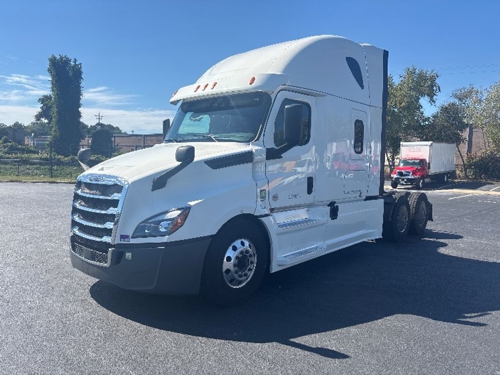 Sleeper Tractor-Heavy Duty Tractors-Freightliner-2020-T12664ST-Forest Park-GA-665,270\n\t\tmiles-$ 58,250 - Image 3