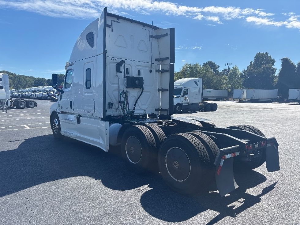 Sleeper Tractor-Heavy Duty Tractors-Freightliner-2020-T12664ST-Forest Park-GA-665,270\n\t\tmiles-$ 58,250 - Image 5