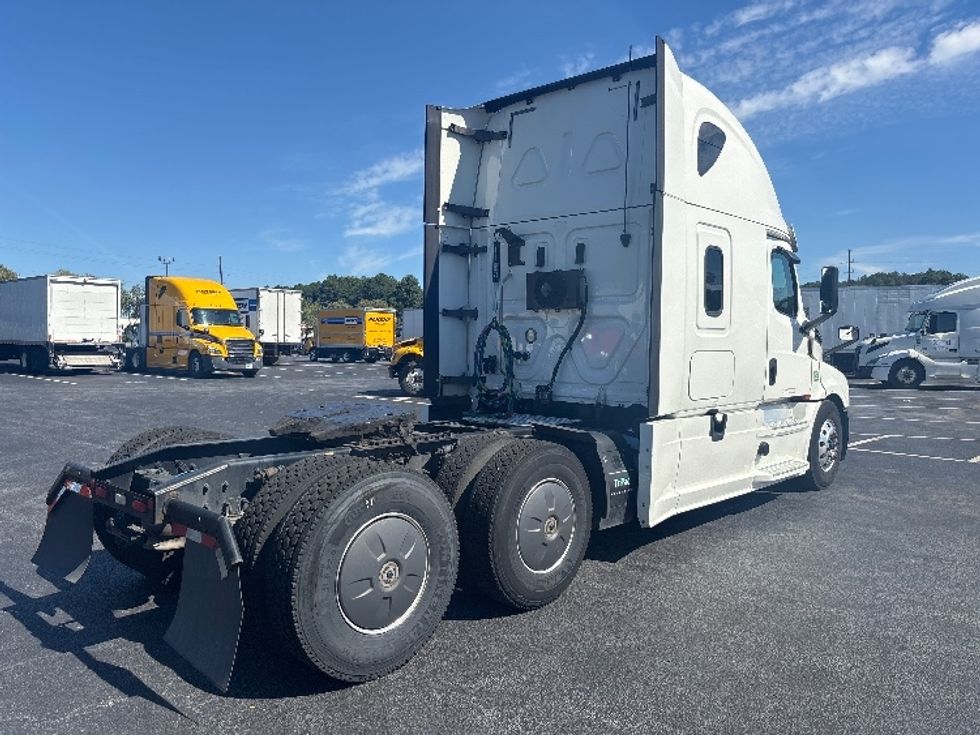 Sleeper Tractor-Heavy Duty Tractors-Freightliner-2020-T12664ST-Forest Park-GA-665,270\n\t\tmiles-$ 58,250 - Image 7