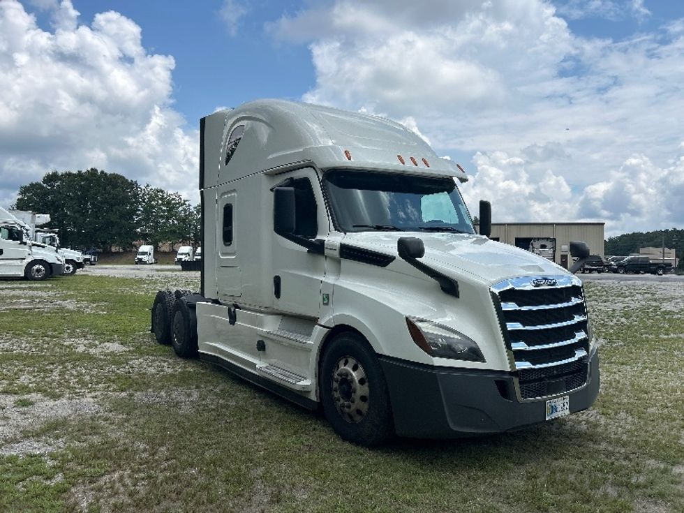 Sleeper Tractor-Heavy Duty Tractors-Freightliner-2020-T12664ST-Forest Park-GA-673,818\n\t\tmiles-$ 55,250 - Image 1