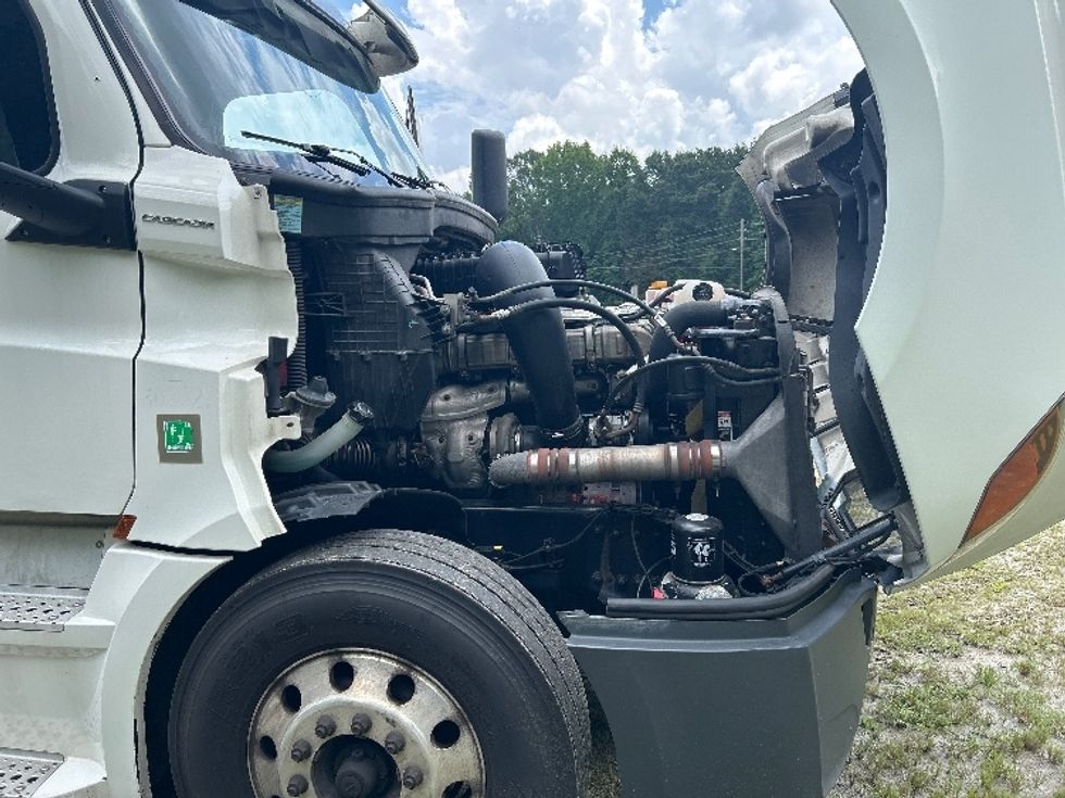 Sleeper Tractor-Heavy Duty Tractors-Freightliner-2020-T12664ST-Forest Park-GA-673,818\n\t\tmiles-$ 55,250 - Image 20