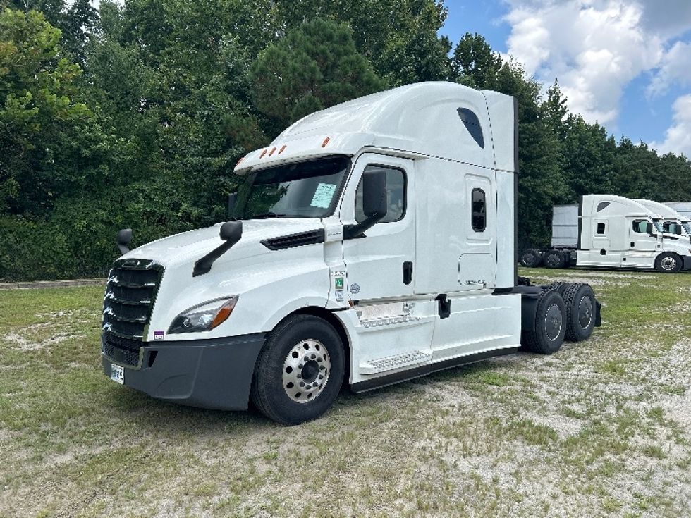 Sleeper Tractor-Heavy Duty Tractors-Freightliner-2020-T12664ST-Forest Park-GA-673,818\n\t\tmiles-$ 55,250 - Image 3