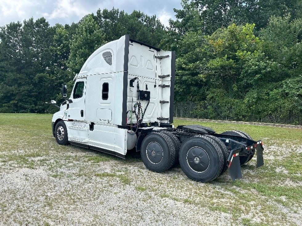 Sleeper Tractor-Heavy Duty Tractors-Freightliner-2020-T12664ST-Forest Park-GA-673,818\n\t\tmiles-$ 55,250 - Image 5