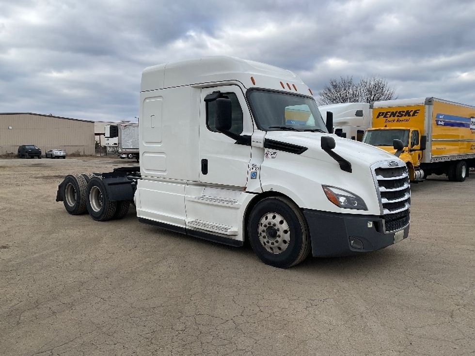 Sleeper Tractor-Heavy Duty Tractors-Freightliner-2020-T12664ST-Fort Smith-AR-337,046\n\t\tmiles-$ 66,500 - Image 1