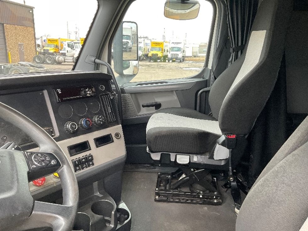 Sleeper Tractor-Heavy Duty Tractors-Freightliner-2020-T12664ST-Fort Smith-AR-337,046\n\t\tmiles-$ 66,500 - Image 10