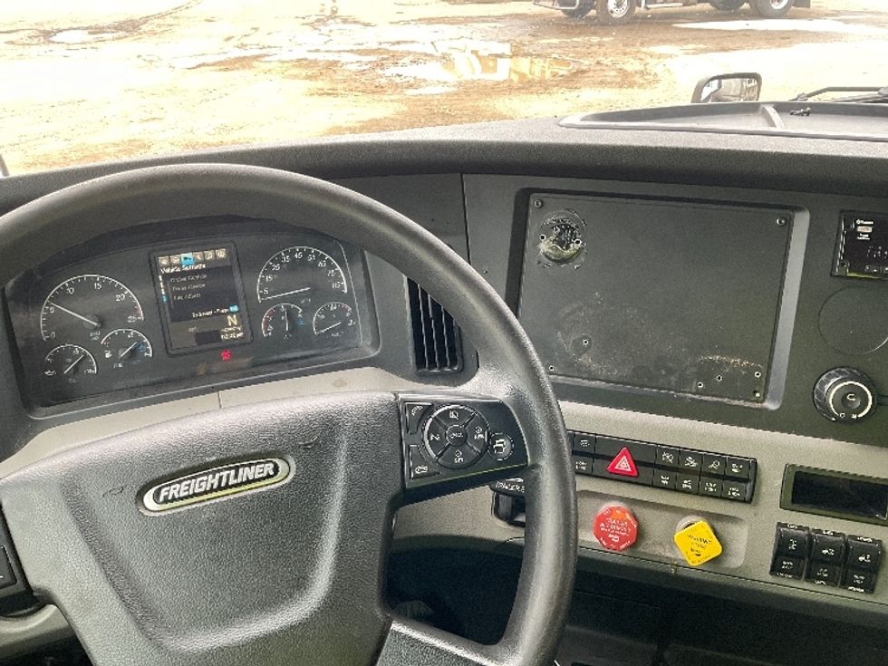 Sleeper Tractor-Heavy Duty Tractors-Freightliner-2020-T12664ST-Fort Smith-AR-337,046\n\t\tmiles-$ 66,500 - Image 11