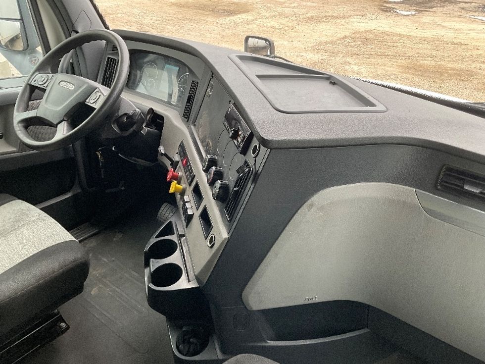 Sleeper Tractor-Heavy Duty Tractors-Freightliner-2020-T12664ST-Fort Smith-AR-337,046\n\t\tmiles-$ 66,500 - Image 15