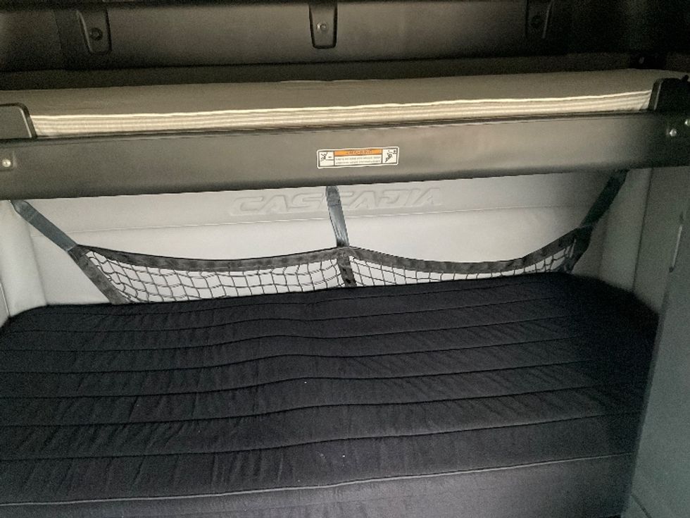 Sleeper Tractor-Heavy Duty Tractors-Freightliner-2020-T12664ST-Fort Smith-AR-337,046\n\t\tmiles-$ 66,500 - Image 16