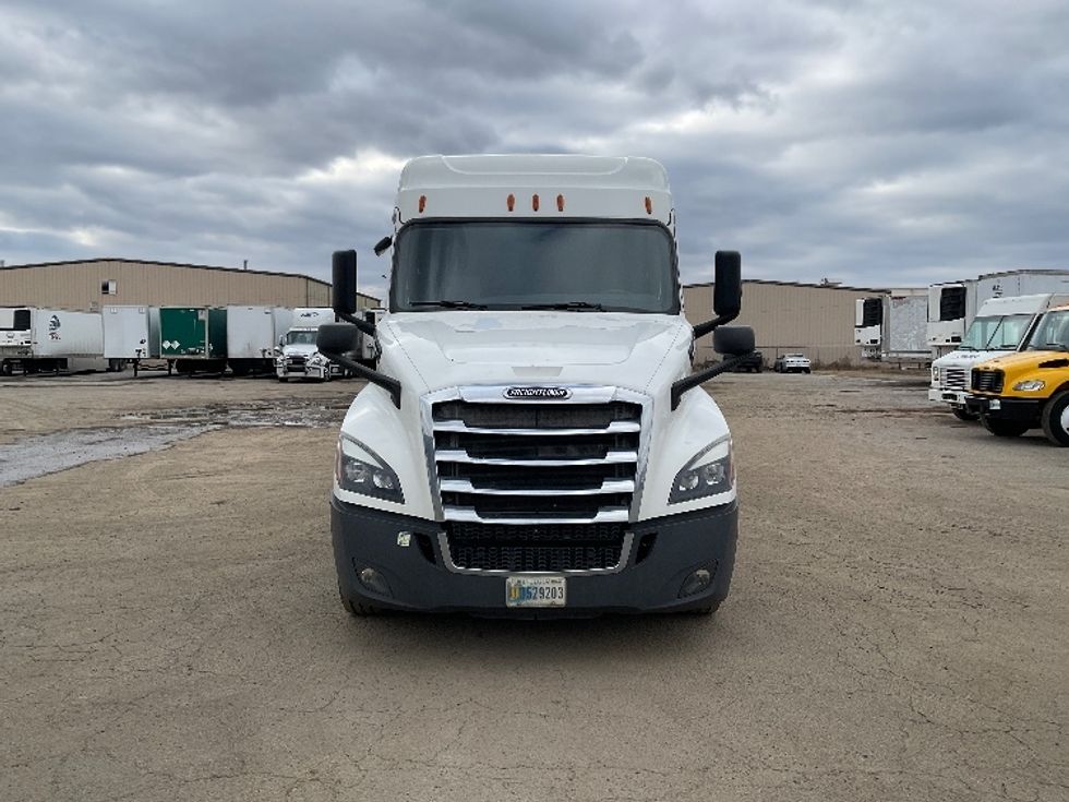 Sleeper Tractor-Heavy Duty Tractors-Freightliner-2020-T12664ST-Fort Smith-AR-337,046\n\t\tmiles-$ 66,500 - Image 2