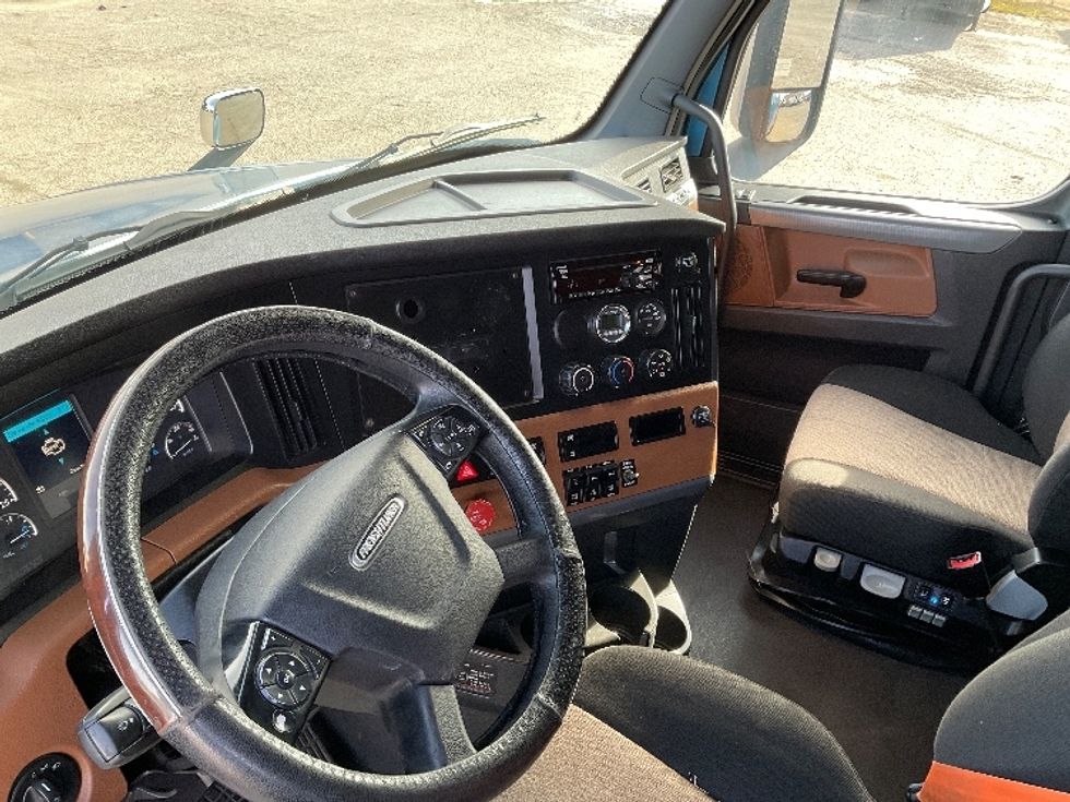 Sleeper Tractor-Heavy Duty Tractors-Freightliner-2020-T12664ST-Fort Smith-AR-580,246\n\t\tmiles-$ 53,750 - Image 10