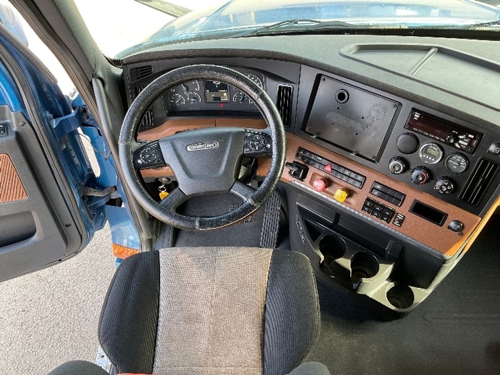 Sleeper Tractor-Heavy Duty Tractors-Freightliner-2020-T12664ST-Fort Smith-AR-580,246\n\t\tmiles-$ 53,750 - Image 11