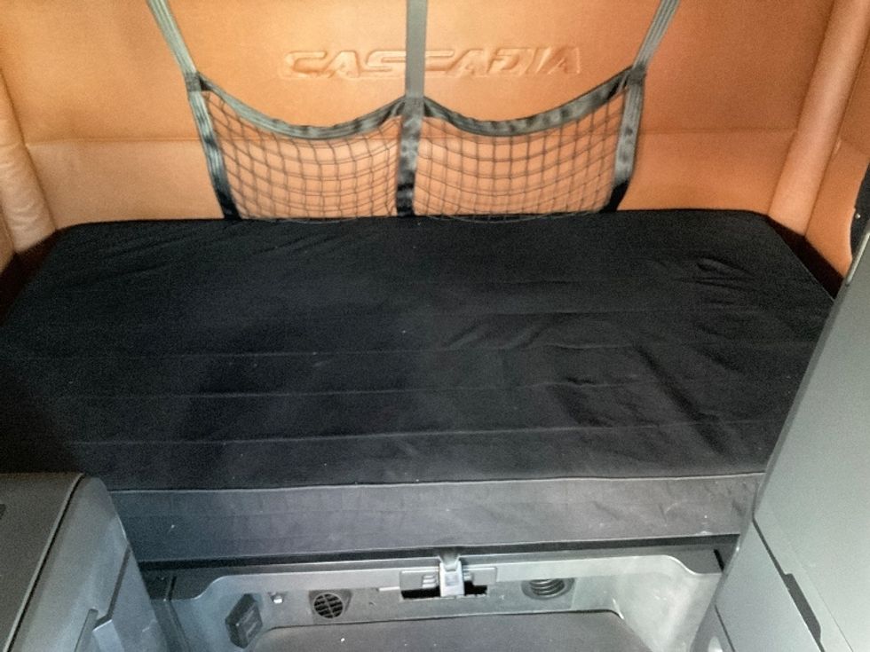 Sleeper Tractor-Heavy Duty Tractors-Freightliner-2020-T12664ST-Fort Smith-AR-580,246\n\t\tmiles-$ 53,750 - Image 16