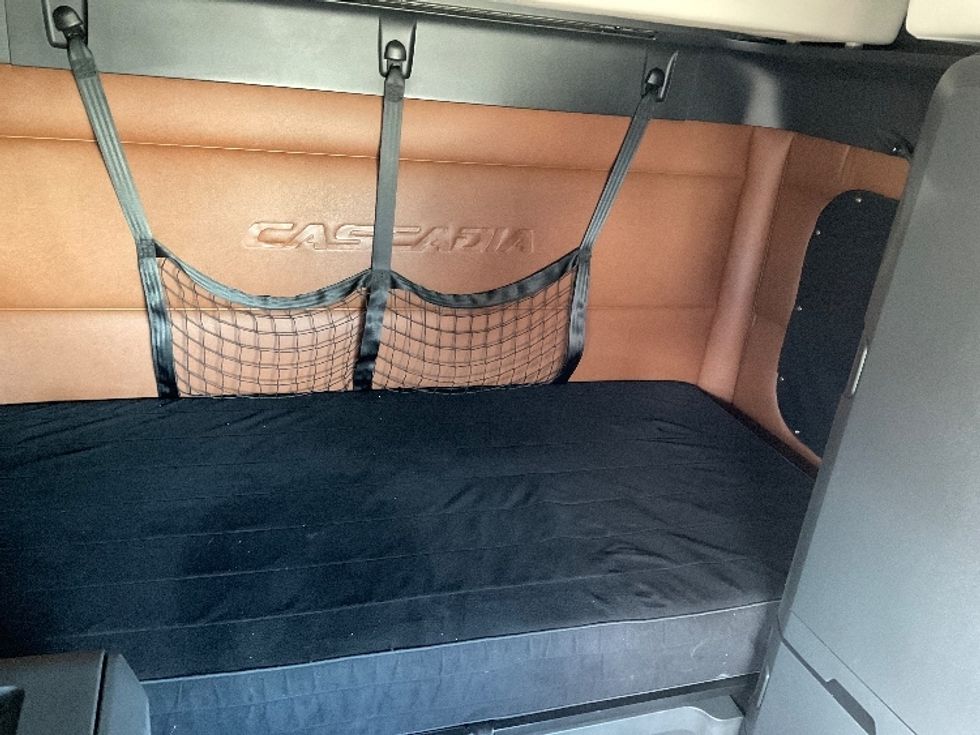 Sleeper Tractor-Heavy Duty Tractors-Freightliner-2020-T12664ST-Fort Smith-AR-580,246\n\t\tmiles-$ 53,750 - Image 17