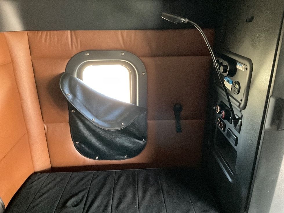 Sleeper Tractor-Heavy Duty Tractors-Freightliner-2020-T12664ST-Fort Smith-AR-580,246\n\t\tmiles-$ 53,750 - Image 18