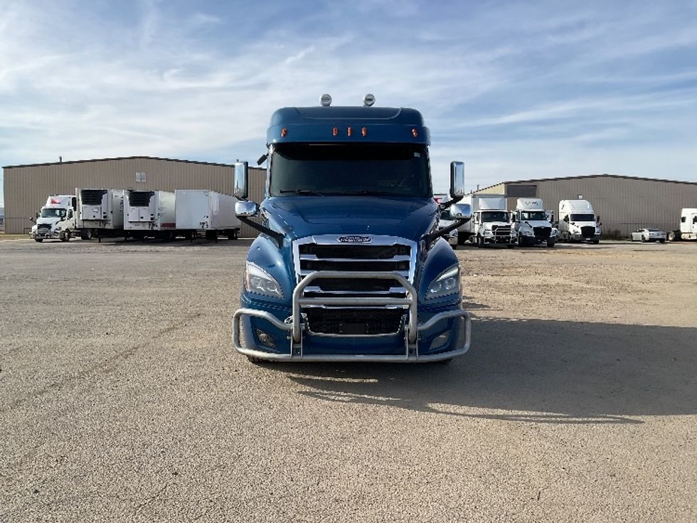 Sleeper Tractor-Heavy Duty Tractors-Freightliner-2020-T12664ST-Fort Smith-AR-580,246\n\t\tmiles-$ 53,750 - Image 2