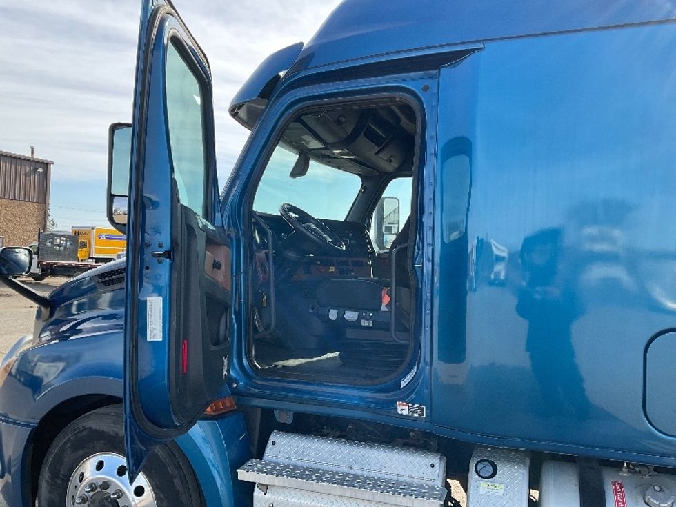 Sleeper Tractor-Heavy Duty Tractors-Freightliner-2020-T12664ST-Fort Smith-AR-580,246\n\t\tmiles-$ 53,750 - Image 9