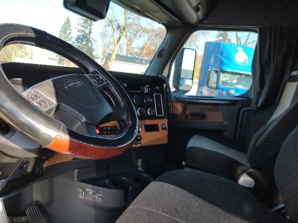 Sleeper Tractor-Heavy Duty Tractors-Freightliner-2020-T12664ST-Fort Wayne-IN-514,903\n\t\tmiles-$ 63,500 - Image 10