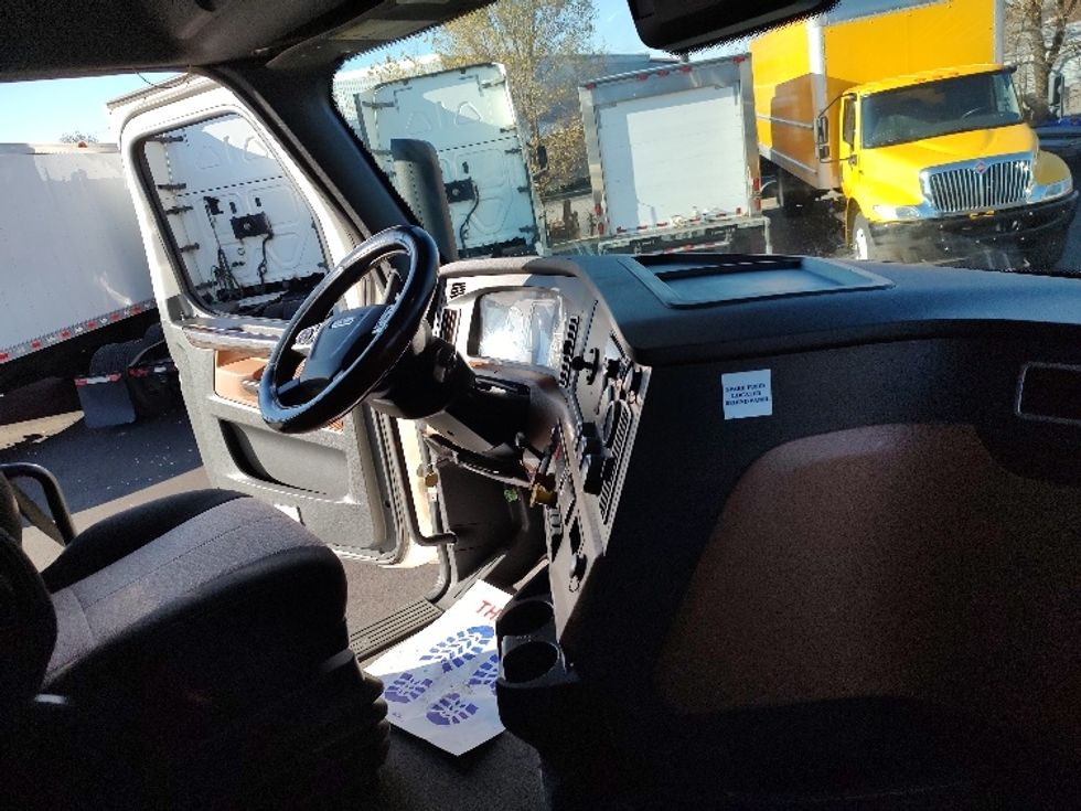 Sleeper Tractor-Heavy Duty Tractors-Freightliner-2020-T12664ST-Fort Wayne-IN-514,903\n\t\tmiles-$ 63,500 - Image 15