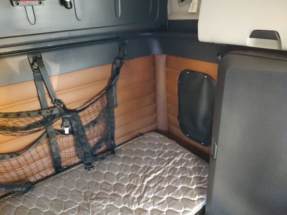 Sleeper Tractor-Heavy Duty Tractors-Freightliner-2020-T12664ST-Fort Wayne-IN-514,903\n\t\tmiles-$ 63,500 - Image 18