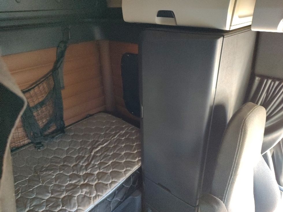 Sleeper Tractor-Heavy Duty Tractors-Freightliner-2020-T12664ST-Fort Wayne-IN-514,903\n\t\tmiles-$ 63,500 - Image 19