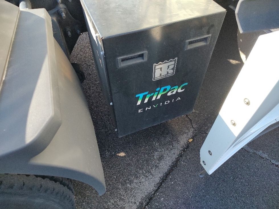 Sleeper Tractor-Heavy Duty Tractors-Freightliner-2020-T12664ST-Fort Wayne-IN-514,903\n\t\tmiles-$ 63,500 - Image 23