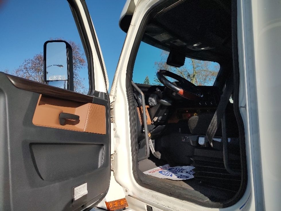 Sleeper Tractor-Heavy Duty Tractors-Freightliner-2020-T12664ST-Fort Wayne-IN-514,903\n\t\tmiles-$ 63,500 - Image 9
